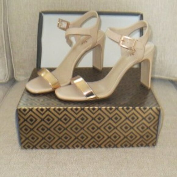 Charles By David Gold/Tan Grant Heel - Size 8M - NIB - Picture 1 of 1
